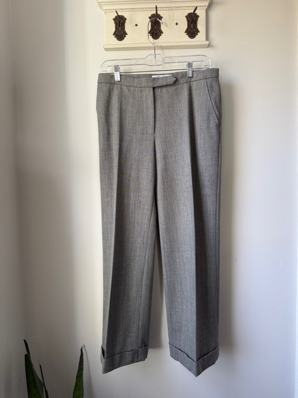 MaxMara Gray Dress Trousers Size 8 Tailored Wool Mid rise Pants Classic Business